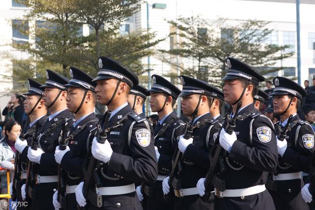 2018年下半年四川省招警考試筆試時間及報考條件是什么？